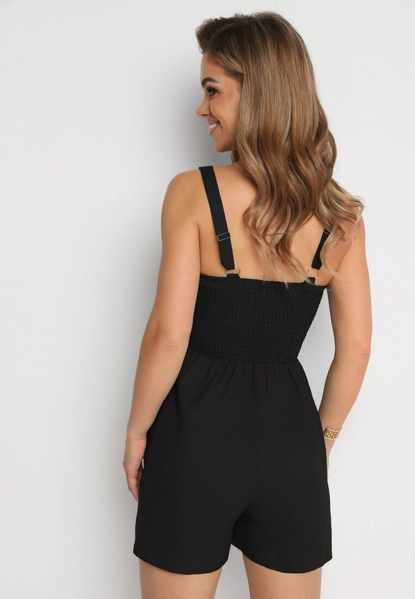 Born2be - Czarny Bawełniany Kombinezon na Regulowanych Ramiączkach z Paskiem w Talii Telnea. Okazja: na co dzień. Kolor: czarny. Materiał: bawełna. Długość rękawa: na ramiączkach. Styl: casual, elegancki