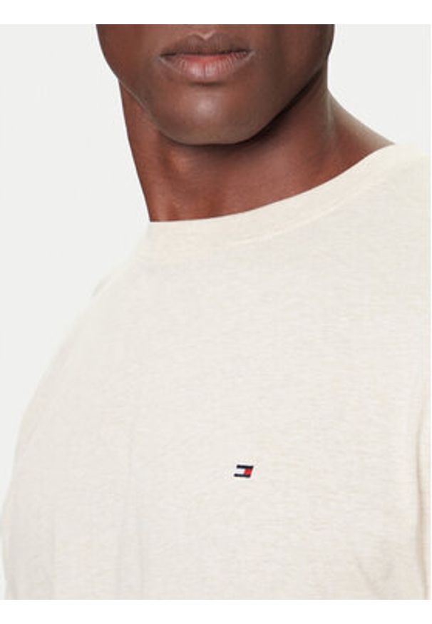 TOMMY HILFIGER - Tommy Hilfiger Spodnie materiałowe UM0UM03689 Brązowy Relaxed Fit. Kolor: brązowy. Materiał: bawełna