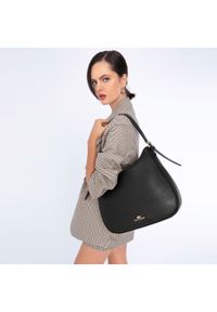 Wittchen - Torebka worek skórzana z otwartą kieszenią z przodu. Kolor: czarny. Wzór: haft. Dodatki: z haftem. Materiał: skórzane. Styl: elegancki #2