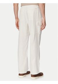 Calvin Klein Jeans Spodnie cargo LV04RF611G Beżowy jasny Relaxed Fit. Kolor: beżowy. Materiał: bawełna #3