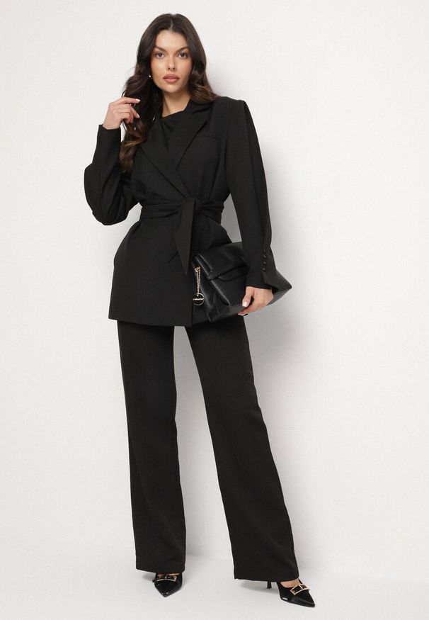 Born2be - Czarna Marynarka o Dwurzędowym Kroju z Wiązanym Paskiem Dannes. Okazja: na co dzień. Kolor: czarny. Materiał: jeans. Styl: klasyczny, elegancki, casual
