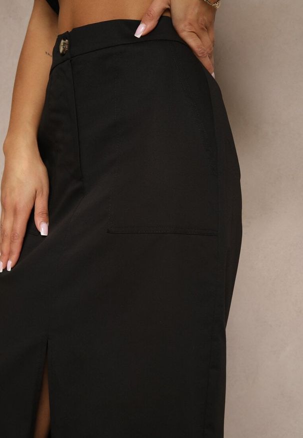 Renee - Czarna Ołówkowa Spódnica z Bawełny High Waist z Rozcięciem z Przodu Aliselle. Okazja: na co dzień, na spotkanie biznesowe, do pracy. Stan: podwyższony. Kolor: czarny. Materiał: bawełna. Styl: klasyczny, elegancki, biznesowy, casual