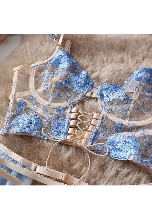 Intica - Komplet bielizny z koronką na wyjątkowe okazje Gritt. Kolor: niebieski. Materiał: koronka. Wzór: koronka