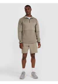 4f - 4F Bluza treningowa regular szybkoschnąca męska - oliwkowa/khaki XL. Okazja: na co dzień. Typ kołnierza: bez kaptura, kołnierzyk stójkowy. Kolor: oliwkowy, brązowy, wielokolorowy. Materiał: dzianina, włókno, syntetyk, materiał, tkanina, elastan. Długość: krótkie. Wzór: gładki, ze splotem. Styl: klasyczny, sportowy, casual. Sport: fitness, bieganie