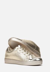 Born2be - Złote Sneakersy Ansel. Nosek buta: okrągły. Zapięcie: sznurówki. Kolor: złoty. Materiał: materiał, lakier. Obcas: na obcasie. Wysokość obcasa: niski #4