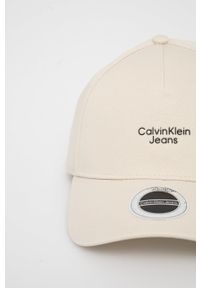 Calvin Klein Jeans czapka bawełniana kolor beżowy z aplikacją. Kolor: beżowy. Materiał: bawełna. Wzór: aplikacja #4