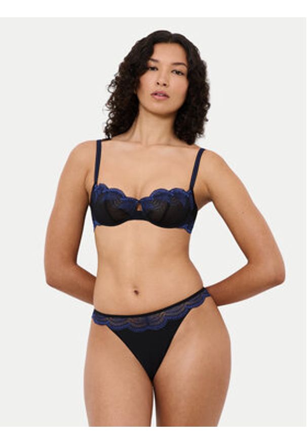 Triumph Biustonosz balkonetka Comfort Glam 10224928 Czarny. Kolor: czarny. Materiał: syntetyk