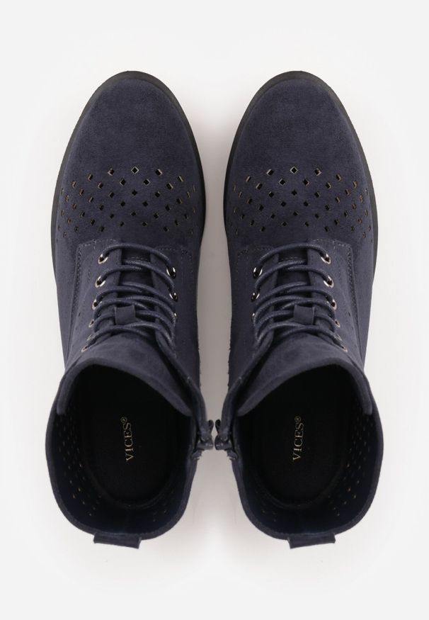 Born2be - Granatowe Botki Trzewiki VICES z Ażurową Cholewką Bissen. Okazja: na co dzień, do pracy, na spotkanie biznesowe. Kolor: niebieski. Materiał: dzianina, materiał, jeans. Szerokość cholewki: normalna. Wzór: ażurowy. Styl: casual, biznesowy, elegancki