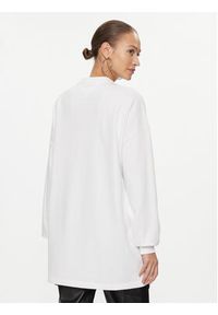 Tommy Jeans Sukienka dzianinowa Luxe DW0DW15885 Biały Relaxed Fit. Kolor: biały. Materiał: bawełna, syntetyk #5