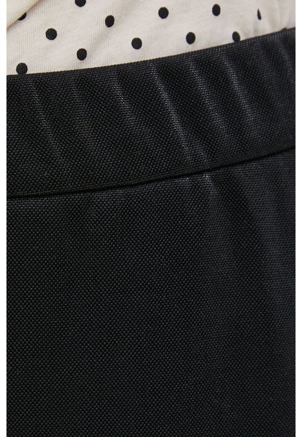 Vero Moda spodnie damskie kolor czarny dzwony high waist. Stan: podwyższony. Kolor: czarny. Materiał: dzianina