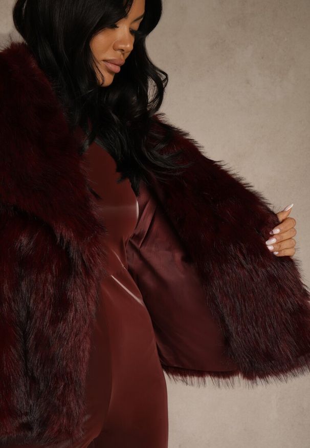 Renee - Bordowa Elegancka Kurtka Futerko z Kołnierzem Vertirida. Okazja: na spacer. Kolor: czerwony. Materiał: futro. Sezon: zima. Styl: elegancki