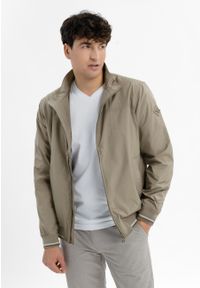 Volcano - Lekka kurtka ze stójką J-TAWNY. Typ kołnierza: kołnierzyk stójkowy. Materiał: materiał. Styl: elegancki, klasyczny #1