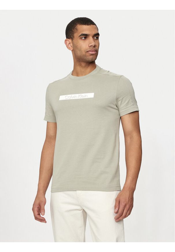 Calvin Klein T-Shirt Shadow Logo K10K113110 Beżowy Regular Fit. Kolor: beżowy. Materiał: bawełna