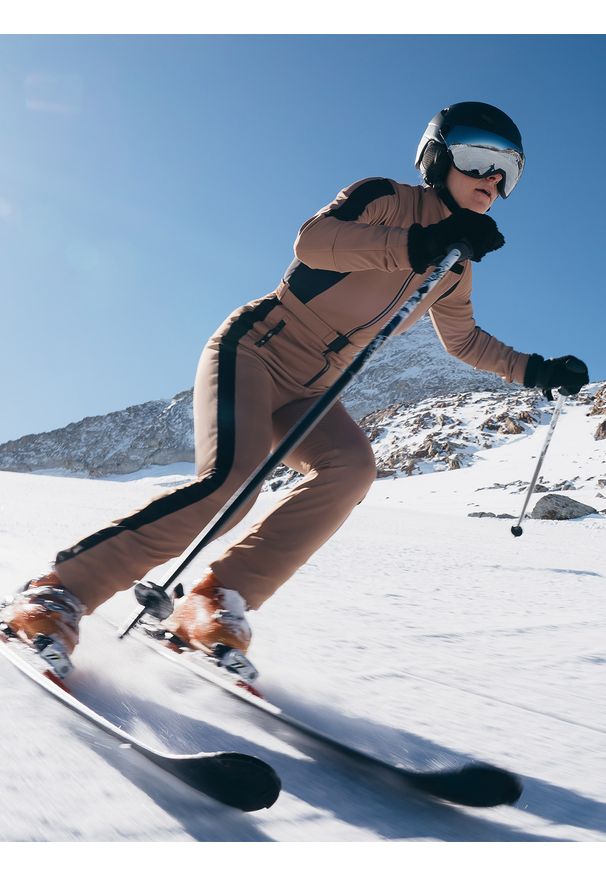4f - 4F Kombinezon narciarski membrana 10000 damski - brązowy L. Typ kołnierza: kołnierzyk stójkowy. Kolor: brązowy. Materiał: materiał. Sezon: zima