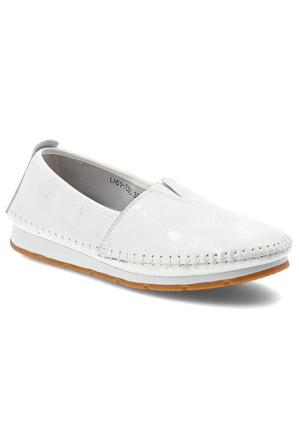 Półbuty damskie S.Barski, cholewka ze skóry naturalnej gładkiej wsuwany fason elastyczne wstawki po bokach widoczne przeszycia wokół noska niski prof. Okazja: na spacer, na co dzień. Kolor: srebrny. Materiał: skóra. Szerokość cholewki: normalna. Wzór: gładki. Styl: casual, elegancki