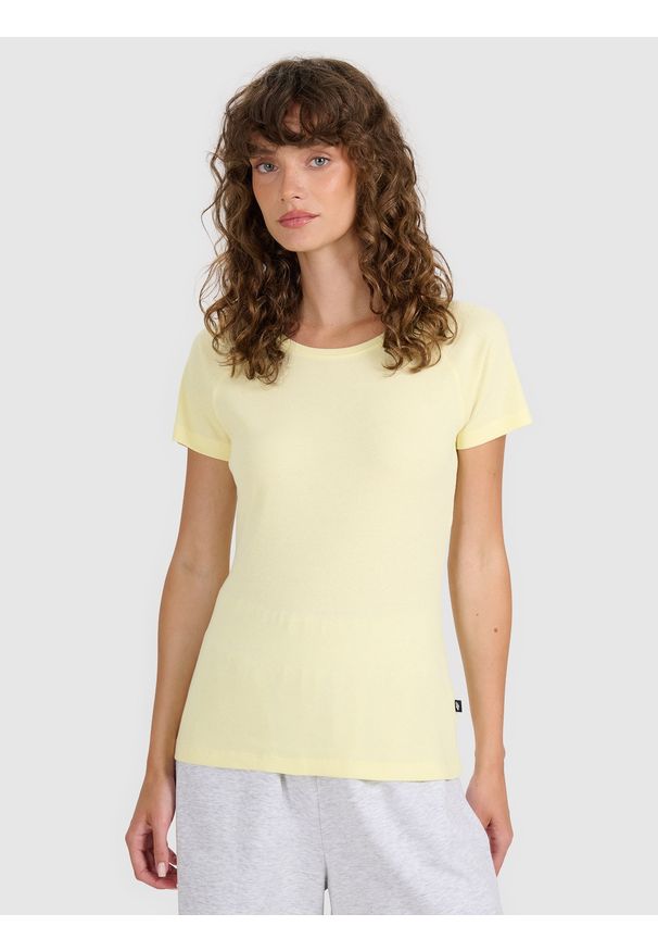 4f - 4F T-shirt regular z prążkowanej dzianiny damski - żółty M. Okazja: na co dzień. Kolor: żółty. Materiał: prążkowany, dzianina. Długość rękawa: raglanowy rękaw. Wzór: prążki. Styl: sportowy, klasyczny, casual