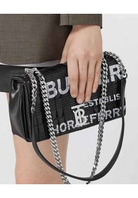 Burberry - BURBERRY - Czarna torebka Lola. Kolor: czarny. Wzór: nadruk, aplikacja