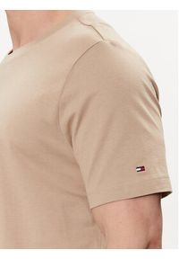 TOMMY HILFIGER - Tommy Hilfiger T-Shirt Track Graphic MW0MW34429 Beżowy Regular Fit. Kolor: beżowy. Materiał: bawełna
