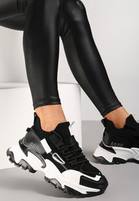 Renee - Czarne Sneakersy Kharena. Zapięcie: bez zapięcia. Kolor: czarny. Materiał: materiał. Szerokość cholewki: normalna. Wzór: aplikacja #1