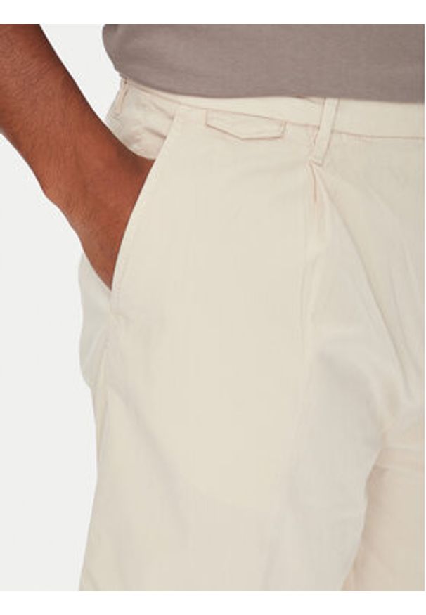 Guess Szorty materiałowe M5GD26 WH4GA Beżowy Regular Fit. Kolor: beżowy. Materiał: bawełna