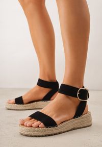 Born2be - Czarne Sandały z Ozdobą Klamrą i Jutową Platformą Riseth. Okazja: na co dzień. Zapięcie: klamry. Kolor: czarny. Wzór: aplikacja. Obcas: na platformie. Styl: casual, elegancki #1