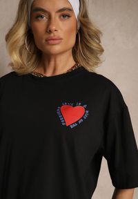 Renee - Czarny T-shirt z Bawełny Ozdobiony Sercem Ranira. Okazja: na co dzień. Kolor: czarny. Materiał: bawełna. Wzór: aplikacja. Styl: casual #3