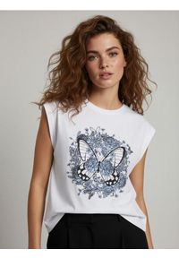 Sinsay - Koszulka z nadrukiem i ozdobnymi cyrkoniami - biały. Kolor: biały. Wzór: nadruk #1