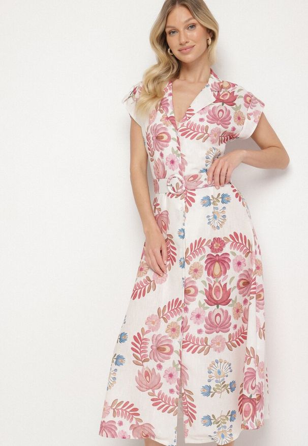 Born2be - Różowa Sukienka z Wiskozą o Koszulowym Kroju z Paskiem z Klamrą Nitasiela. Okazja: na co dzień. Typ kołnierza: dekolt w kształcie V. Kolor: różowy. Materiał: wiskoza. Długość rękawa: krótki rękaw. Typ sukienki: koszulowe. Styl: klasyczny, casual