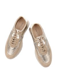 Sneakersy damskie Vinceza, cholewka ze skóry naturalnej zamszowej z wstawkami materiału tekstylnego wiązanie z przodu na grubszej podeszwie, beżowe,. Zapięcie: sznurówki. Kolor: beżowy. Materiał: materiał, skóra, zamsz. Szerokość cholewki: normalna #2