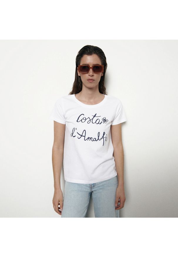 Reserved - T-shirt regular z nadrukiem - Biały. Kolor: biały. Wzór: nadruk