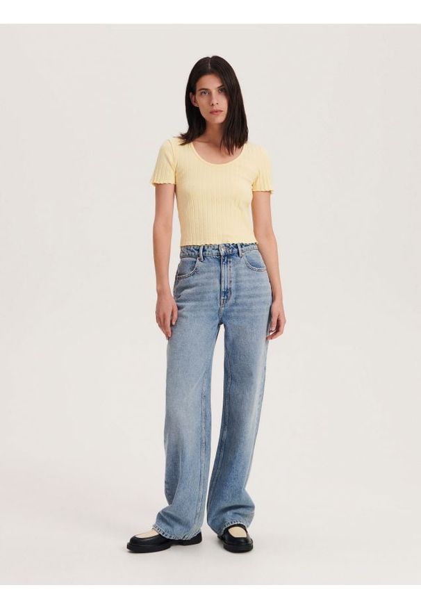 Reserved - T-shirt slim fit - jasnożółty. Kolor: żółty. Materiał: bawełna, dzianina. Wzór: gładki