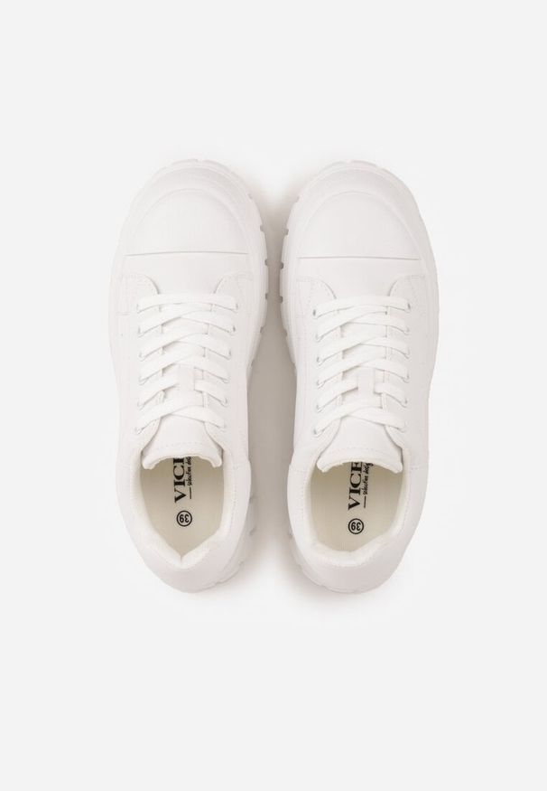 Renee - Białe Sneakersy VICES na Platformie w Stylu Chunky z Perforacją Hypsyllis. Okazja: na co dzień. Kolor: biały. Materiał: jeans. Obcas: na platformie