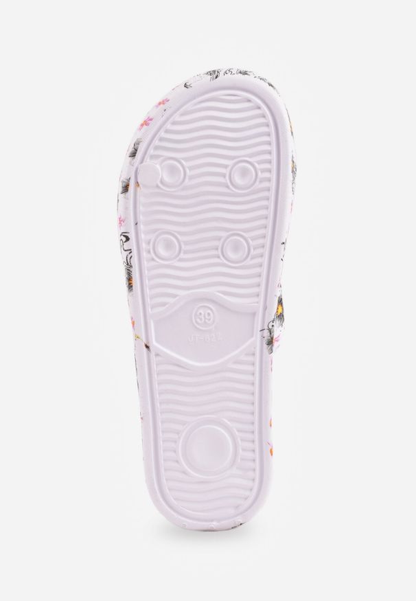 Born2be - Czarne Klapki Basenowe w Kwiatowy Wzór z Perforacją Pertumal. Okazja: na co dzień, na spacer. Kolor: czarny. Materiał: jeans, dresówka, dzianina. Wzór: kwiaty. Sezon: lato. Styl: elegancki, wakacyjny, casual