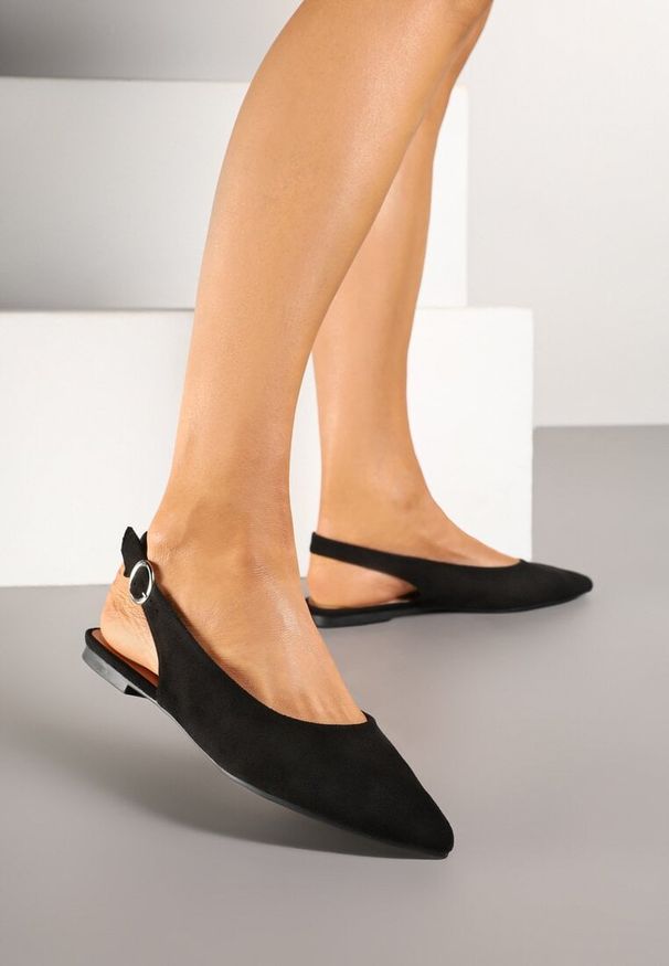 Renee - Czarne Sandały na Płaskiej Podeszwie Typu Slingback Nonarielae. Okazja: na co dzień. Zapięcie: sprzączka. Kolor: czarny. Obcas: na płaskiej podeszwie. Styl: klasyczny, elegancki, casual
