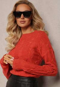 Renee - Pomarańczowy Warkoczowy Sweter z Długim Rękawem i Ściągaczami Kaviss. Kolor: pomarańczowy. Materiał: dzianina. Długość rękawa: długi rękaw. Długość: długie. Wzór: ze splotem. Styl: klasyczny