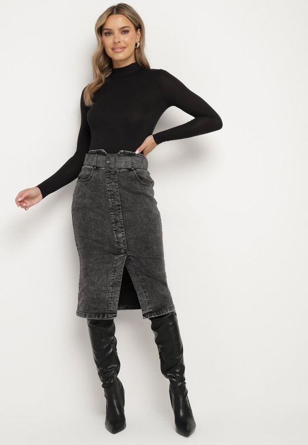 Born2be - Czarna Ołówkowa Spódnica Midi Jeansowa z Guzikami Rilma. Kolor: czarny. Materiał: jeans