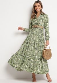 Born2be - Jasnozielona Sukienka z Roślinnym Wzorem i Plecionym Paskiem Nouylas. Kolor: zielony. Wzór: aplikacja. Typ sukienki: kopertowe, rozkloszowane. Długość: maxi #1