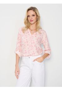 Sinsay - Bluzka koszulowa z dekoltem V w kwiaty z wiskozy - różowy. Kolor: różowy. Materiał: wiskoza. Wzór: kwiaty
