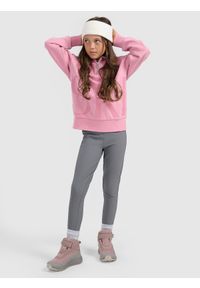 4f - 4F Bluza dresowa loose nierozpinana bez kaptura dziewczęca - różowa 122/128 (6-8 lat). Okazja: na uczelnię, na spacer, na co dzień. Typ kołnierza: bez kaptura. Kolor: różowy. Materiał: dresówka. Sezon: lato. Styl: casual, klasyczny, sportowy #2