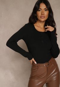 Renee - Czarny Gładki Sweter z Wiskozą z Metaliczną Nicią i Guzikami przy Dekolcie Lilivea. Okazja: na spacer. Kolor: czarny. Materiał: wiskoza. Długość: krótkie. Wzór: gładki #4