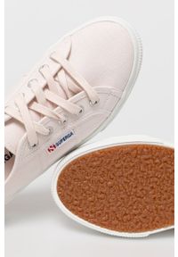 Superga Tenisówki damskie kolor różowy. Nosek buta: okrągły. Zapięcie: sznurówki. Kolor: różowy. Obcas: na platformie