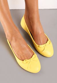 Renee - Żółte Balerinki Bistria. Nosek buta: okrągły. Kolor: żółty. Sezon: lato. Obcas: na obcasie. Wysokość obcasa: niski #1