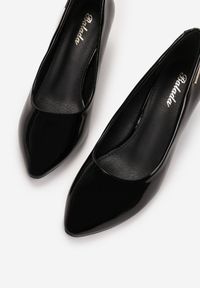 Renee - Czarne Czółenka Leuconele. Kolor: czarny. Materiał: lakier. Szerokość cholewki: normalna. Wzór: gładki. Obcas: na obcasie. Styl: klasyczny. Wysokość obcasa: niski #2