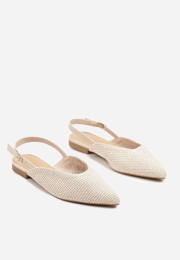 Renee - Jasnobeżowe Sandały na Płaskiej Podeszwie Typu Slingback z Ażurową Cholewką Florabia. Okazja: na co dzień, na spacer. Zapięcie: sprzączka. Kolor: beżowy. Wzór: ażurowy. Sezon: lato. Obcas: na płaskiej podeszwie. Styl: elegancki, casual