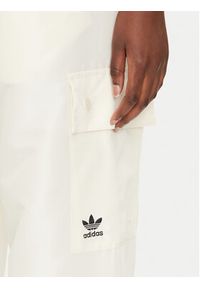 Adidas - adidas Spodnie dresowe Essentials Woven Cargo IX9970 Écru Loose Fit. Materiał: syntetyk #5