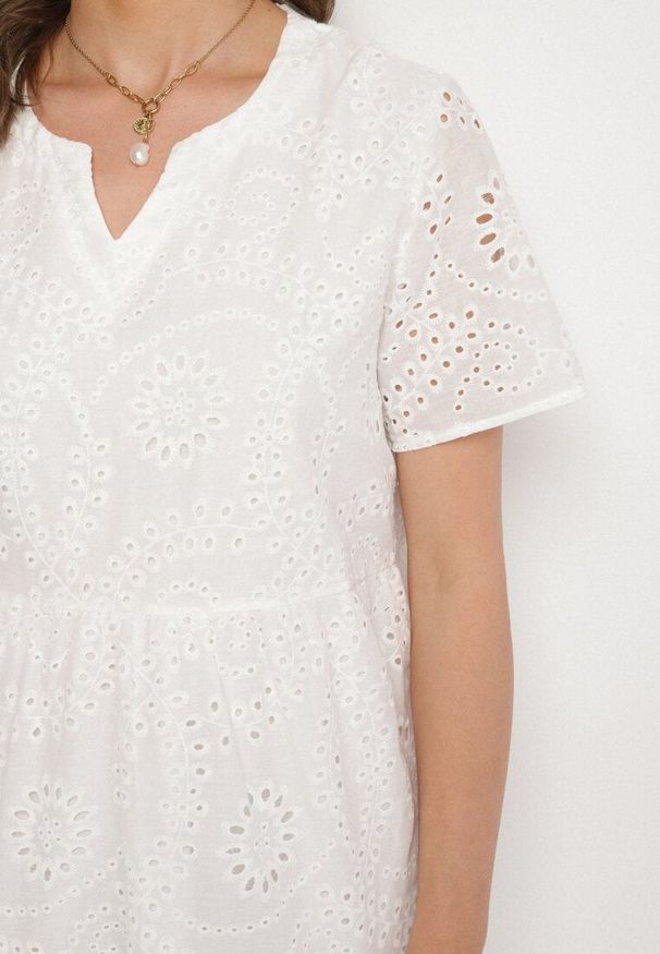 Born2be - Biała Haftowana Bawełniana Sukienka z Ażurowym Wzorem Lumoreline. Okazja: na spacer, na co dzień. Kolor: biały. Materiał: bawełna. Wzór: ażurowy, haft. Sezon: lato. Typ sukienki: proste. Styl: casual, elegancki