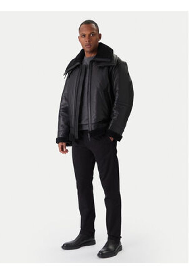 BOSS Kurtka skórzana Joglaci 50547560 Czarny Relaxed Fit. Kolor: czarny. Materiał: skóra