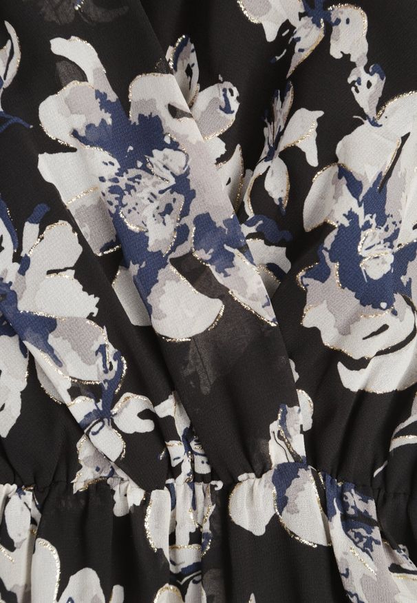 Born2be - Czarna Kopertowa Sukienka w Kwiaty z Wiązanym Paskiem i Brokatem Hilingea. Okazja: do pracy, na co dzień, na imprezę. Kolor: czarny. Wzór: kwiaty. Typ sukienki: kopertowe. Styl: elegancki, casual. Długość: midi