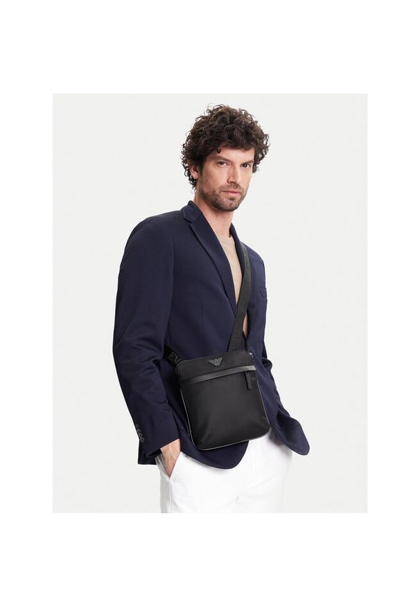 Saszetka Emporio Armani. Kolor: czarny