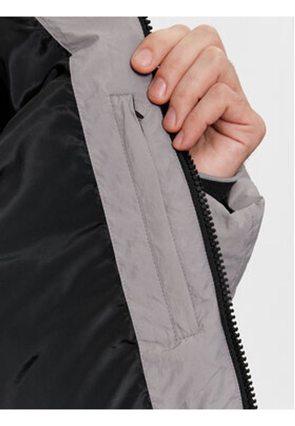 Calvin Klein Kurtka zimowa Crinkle K10K110336 Szary Regular Fit. Kolor: szary. Materiał: syntetyk. Sezon: zima